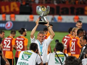 Şampiyon Galatasaray Kupasını Aldı