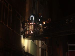 Bakırköy’de bir apartmanda çıkan yangında 1 kişi yaralanırken 2 kişi ise dumandan etkilendi
