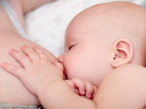 Anne sütünün laktasyonunu genç bir anneye nasıl artırma Anne sütünün laktasyonunu genç bir anneye nasıl artırma