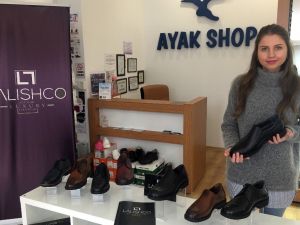 Ankaralı kadın girişimci, kişiye özel tasarladığı ayakkabılarla dünyaya açılıyor