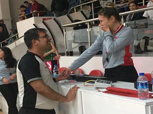 Hakemden hakeme sahada evlenme teklifi