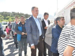 Stadyumun adını değiştirdi, maçı halkın içinde izledi