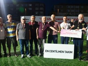 Küçükçekmece Emektarlar Ligi’nin şampiyonu Fatihanspor oldu