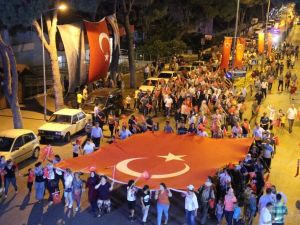 Kuyucak’ta mehterli ‘Demokrasi ve Milli Birlik’ yürüyüşü