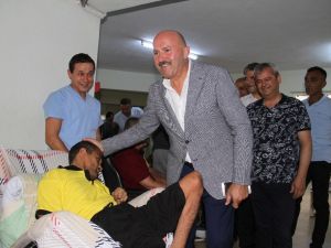Kuyucak protokolü bayramda yaşlı, engelli ve şehit yakınlarını yalnız bırakmadı