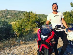 Motosiklet otomobille çarpıştı: 1 ölü, 1 yaralı