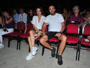 Sertap Erener Çeşme’de coştu, coşturdu