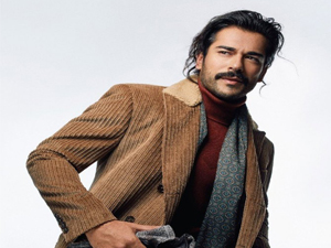 Burak Özçivit Altınyıldız Classics’in yeni sezon koleksiyonu için objektif karşısına geçti
