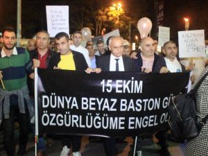 Görme engellilerden ‘Beyaz Baston’ kullanımına ilişkin kanun talebi