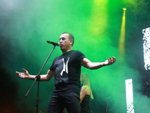 Haluk Levent’ten İzmir’de muhteşem konser