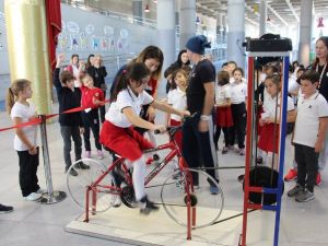 TED Ankara Kolejinde üreten pedallar