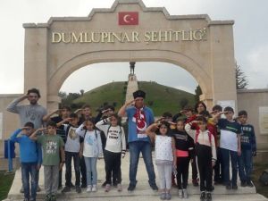 Öğrenciler Barış Pınarı Harekatı için tek yürek olup askerlere selam gönderdiler