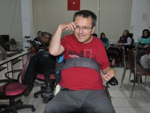 Engelli öğretmenden asker selamı