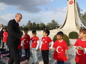 Cumhurbaşkanı Erdoğan’a öğrencilerden asker selamı