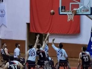 ADÜ Genç Efeler Spor Kulübü Tekerlekli Sandalye Basketbol Takımı 3’te 3 yaptı