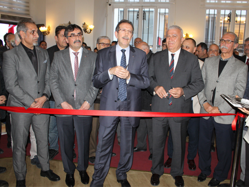 Başkan Atay, “Karacasu’dan Yüzler” sergisini kıskandı