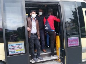 14 kişilik minibüste 30 kişi sosyal mesafesiz yolculuk