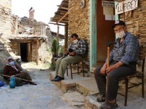 Sadece 5 kişinin yaşadığı “kendinden sosyal mesafeli” köy