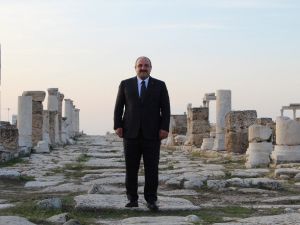 Bakan Varank, Denizli ziyaretini Loadikya Antik Kentinde gün batımına karşı tamamladı