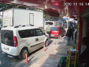 Sürücüsü kriz geçiren kamyonet ışıklarda bekleyen 3 aracı ezdi