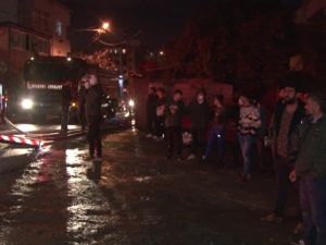 Ümraniye’de yangın çıkan evde mahsur kalan 8 kişiyi itfaiye kurtardı