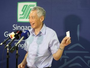 Singapur Başbakanı Loong korona aşısı oldu