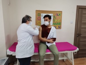 Kayseri’de sağlık çalışanlarından aşıya rekor talep