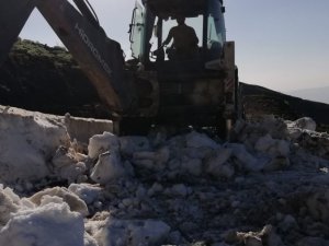 Şırnak’ta haziran ayında da karla mücadele çalışmaları sürüyor