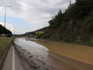 Amasya-Erzincan karayolu ulaşıma kapandı