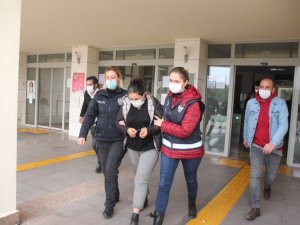 Eşini bıçakla öldüren kadının ilk duruşma yapıldı