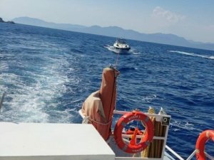 Makine dairesinde yangın çıkan teknedeki 2 kişi kurtarıldı