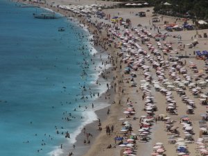 Ölüdeniz’e ulaşmak için kilometrelerce yürüdüler