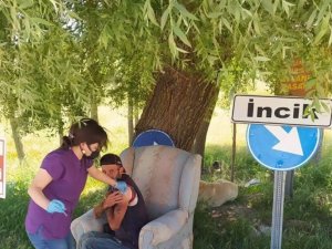 Köyde aşısını olmayan tek kişiye aşı yapıldı