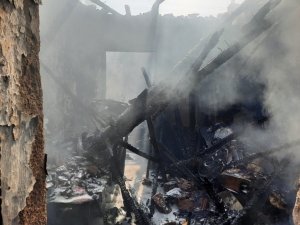 Yer ocağı, evi kül etti