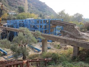 Tarihe tanıklık esen köprünün restorasyon çalışmaları sürüyor