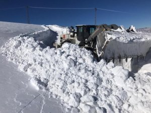 Kardan kapanan üs bölgesinin yolu açıldı