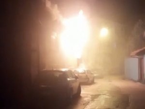 Bursa’da ev alev alev yandı, mahalleli ayağa kalktı