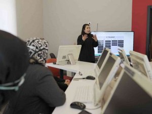 Sincan Belediyesi “dijital dönüşüm akademisi” ile kadınların yanında