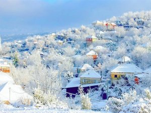 Kavşit Köyü’nün karlı fotoğrafı yoğun ilgi gördü