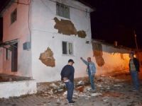 Depremde evi hasar gören vatandaşlar için çadır kuruldu