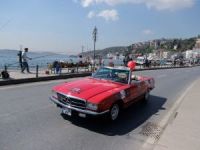 İstanbul Boğazı’nda klasik otomobil geçidi
