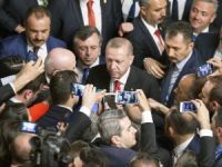 Cumhurbaşkanı Recep Tayyip Erdoğan, CHP’nin İYİ Parti’ye desteğiyle ilgili, "Demokrasi nezaketi bu anlayışla olmaz. Güneş Motel olayından daha beter bir durum" dedi.