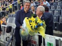Taraftardan Hamza Hamzaoğlu’na çiçek