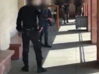 ABD Konsolosluğu önüne gelen bir kişi kendini yakmaya çalıştı