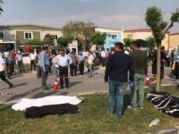Manisa’da otomobil işçilere çarptı: 3 ölü