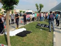 Refüjde çalışma yapan işçilere otomobil çarptı: 3 ölü