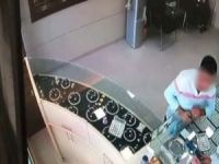 Yaşlı kadının bileziğini gasp eden eczası kalfası kıskıvrak yakalandı