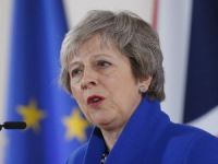 Theresa May: “Brexit oylaması ertelendi”