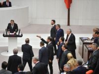 TBMM Genel Kurulunda 2019 Merkezi Yönetim Bütçesi görüşmelerinde AK Parti Grup Başkanvekili Mehmet Muş konuşma yaparken İYİ Partili Yasin Öztürk’ün hakaret etmesi ile tartışma çıktı. Tartışma üzerine oturuma ara verildi.