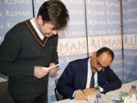 İbrahim Kalın’dan imza günü
